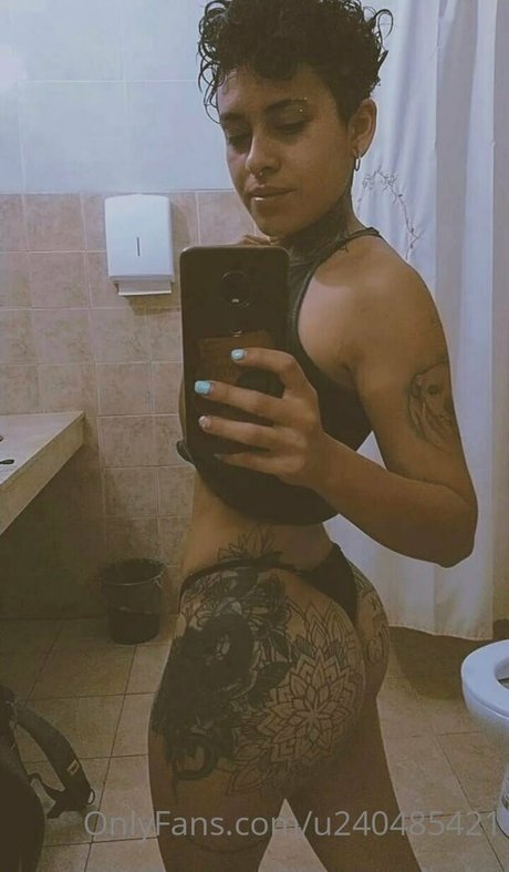 thequeenwithcurls estrella erótica galerías