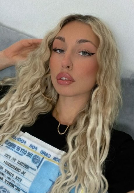 Estherjizz actriz desnuda foto