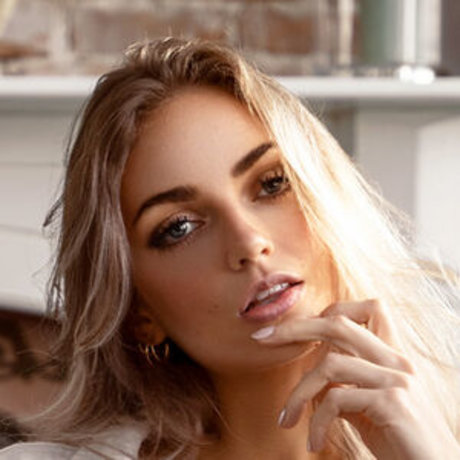 Nienkefit modelo sexual imagen