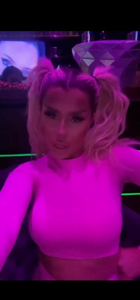 Viki Mitrovic libre de estrellas galerías