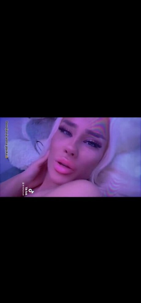 Viki Mitrovic estrella erótica fotos