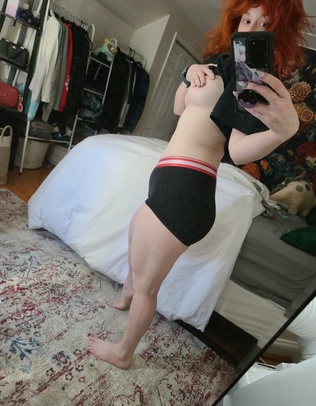 yokaioppai estrella desnuda imágenes