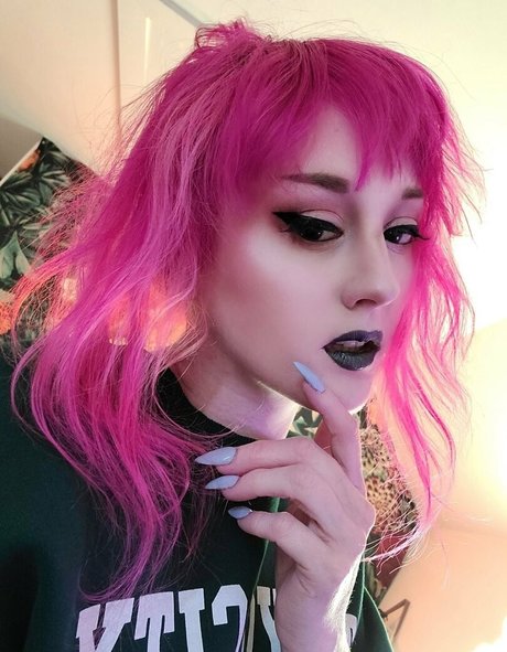 yokaioppai modelo erótico imágenes