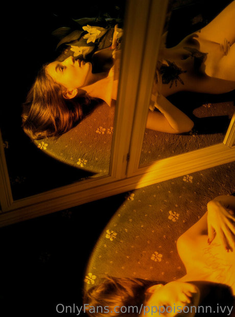 pppoisonnn ivy modelo desnudo galería