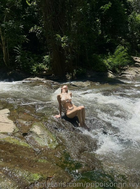 pppoisonnn ivy modelo desnudo galería