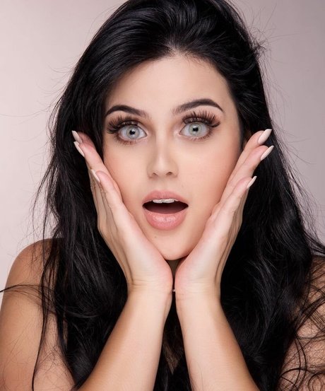 Paola Migliorini modelo caliente fotos