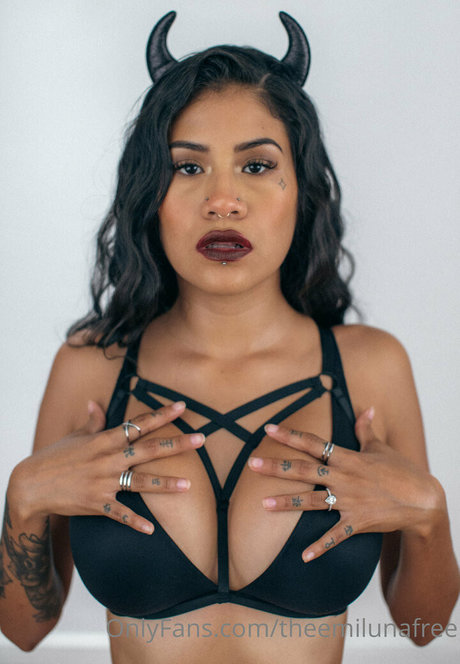 theemilunafree estrella porno gratis archivo