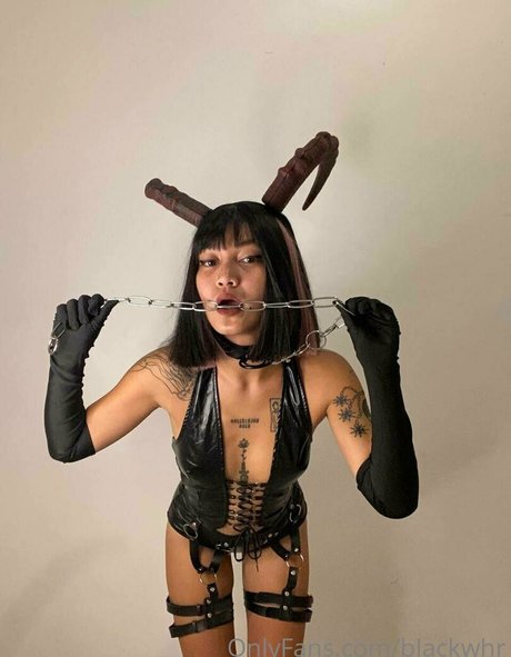 mystery666girl modelo desnuda imágenes