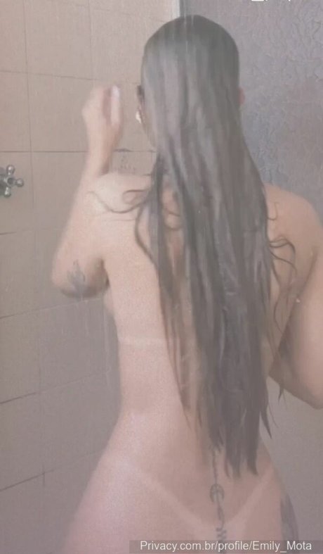 Emily Mota actriz atractiva foto