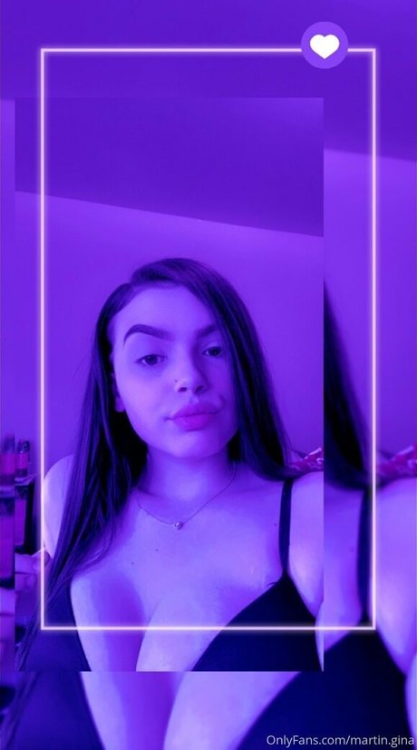 realginawaters estrella desnuda imagen