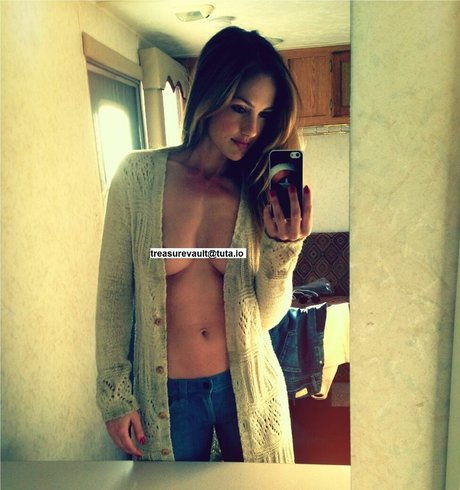 Minka Kelly actriz desnuda imagen