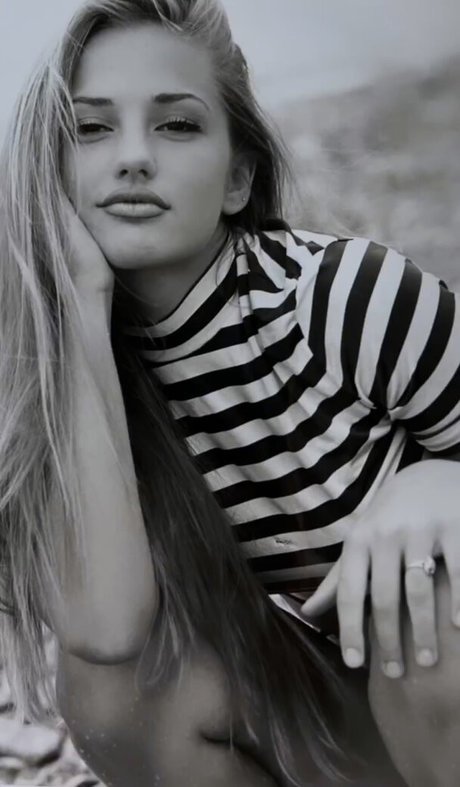 Minka Kelly estrella porno caliente foto