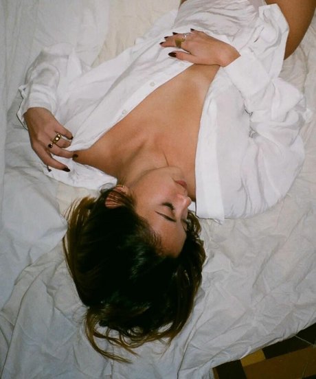 Emma Carmi modelo desnudo galería