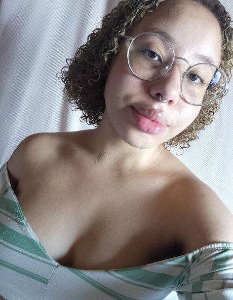 SafiraPhan estrella porno atractiva galerías