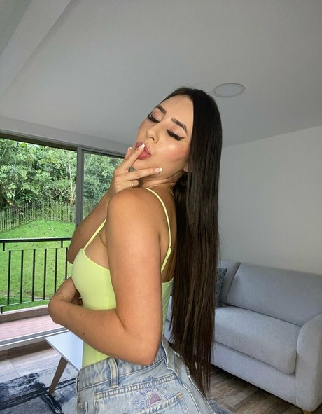 Mia Russo modelo desnudos imagen