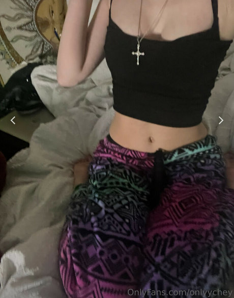 cheyy cheyy modelo desnudos foto