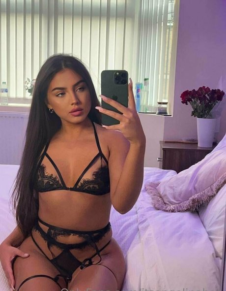 itsangelinabae modelo imágenes