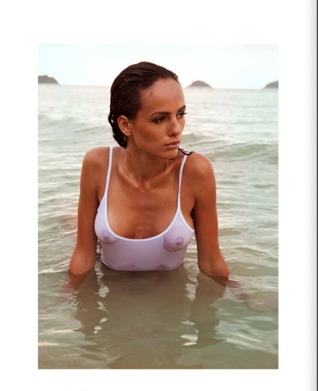 morena estilo perrito onlyfans desnudo galería