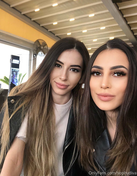 Sophydiva modelo adulto fotos