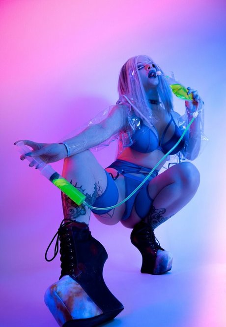 Ruby True modelo de alta calidad foto