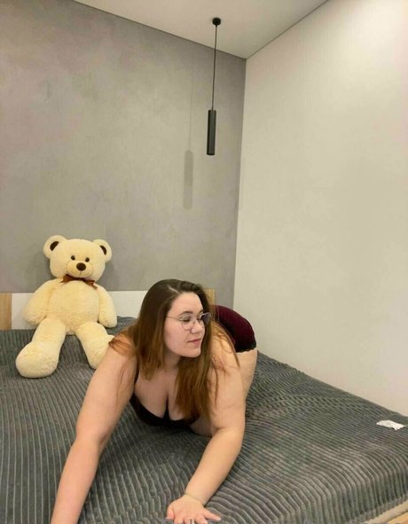 curvy iris desnudos de modelos imágenes