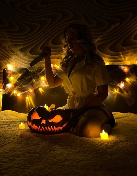 nightivy estrella hermosa galerías