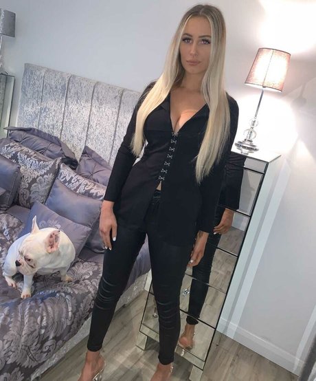 Faylee Oxenham estrella porno desnuda foto