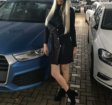 Faylee Oxenham modelo de arte galerías