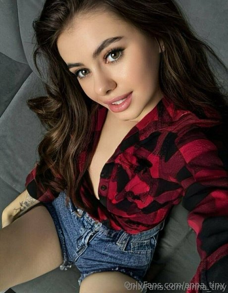 anna tiny estrella porno bonita foto