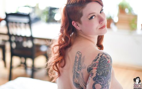 Kattolene bonita modelo imagen