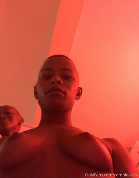 complexricki buena estrella porno imágenes