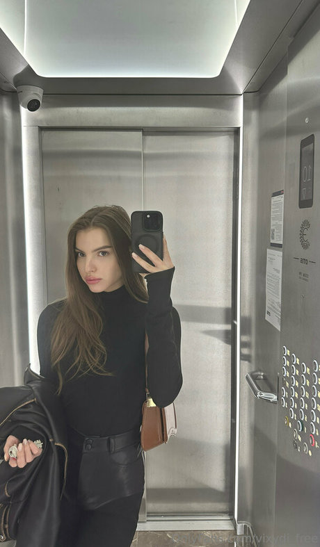 vixydi free hermosa modelo fotos