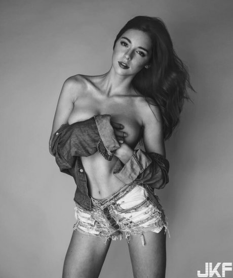 Elena Safavi modelo desnudos imágenes