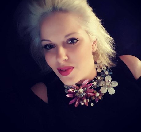 Valentina Morselli modelo caliente galerías