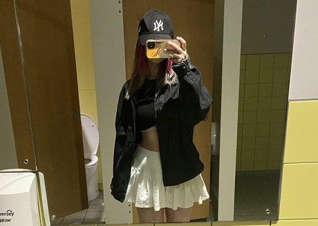 Allykitti bonita modelo archivo