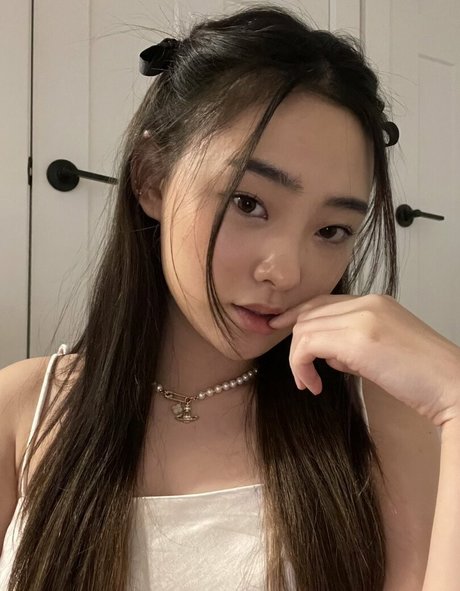 esblee modelo caliente archivo