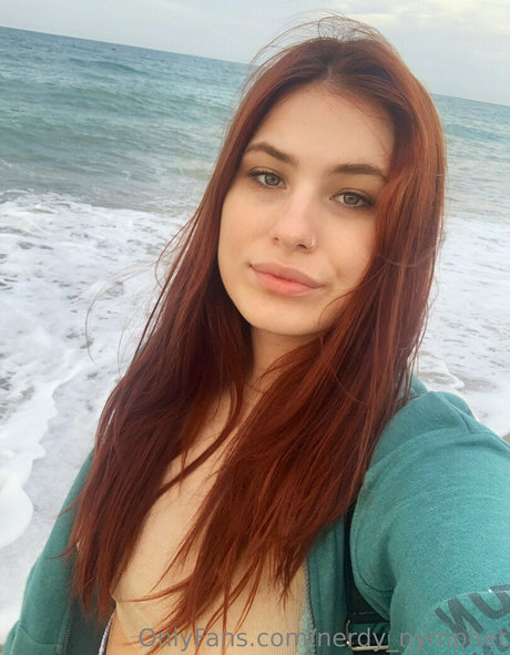 claudia nerdy estrella superior foto