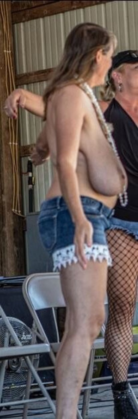 masaje lésbico onlyfans arriba imagen