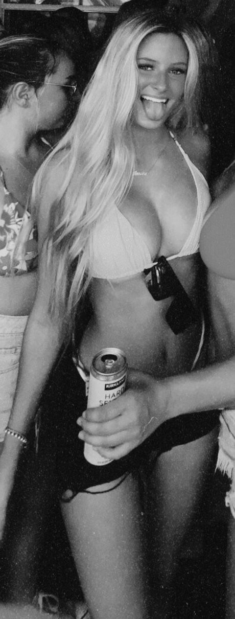 Annika Peterson actriz desnuda imágenes