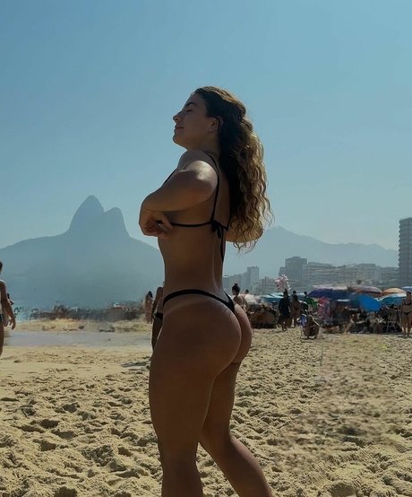 Julia Giannella modelo de alta definición foto