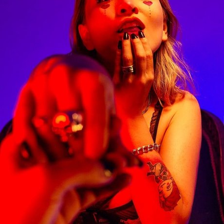 Asuka Muller estrella xxx galerías