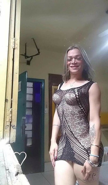 Laiza Lavier estrella desnuda archivo