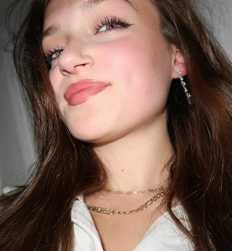 Skye Upshall estrella exclusiva galerías