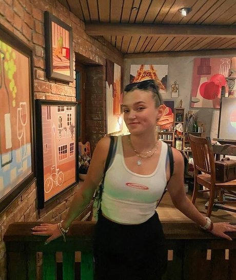 Skye Upshall estrella bonita archivo