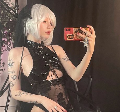 Yswidy estrella adulta imagen