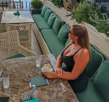 Vesna Justwoman42 modelo agradable foto