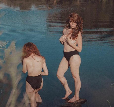 Dana And Marina Kushnir modelo bonita foto