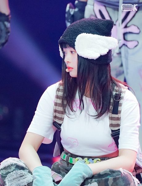 Hanni Pham estrella caliente imágenes