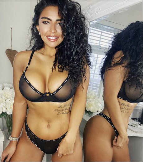 Natasha Sandhu sexo estrella galería