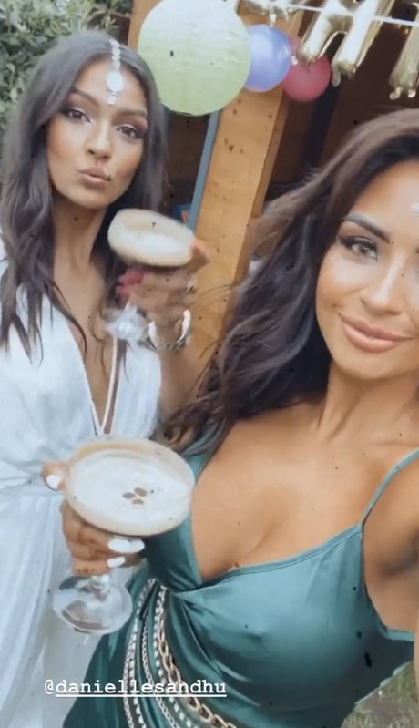 Natasha Sandhu modelo de arte galería